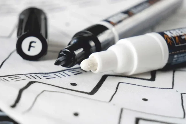 KREUL Set di pennarelli per tessuti Opaque – BLACK AND WHITE – 4 pz