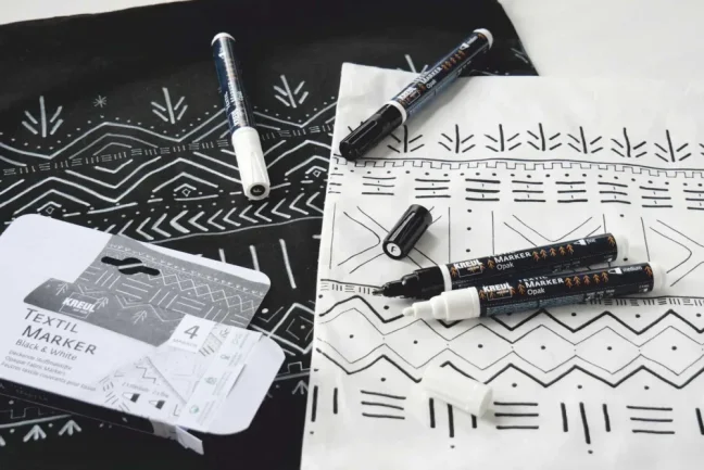 KREUL Set di pennarelli per tessuti Opaque – BLACK AND WHITE – 4 pz